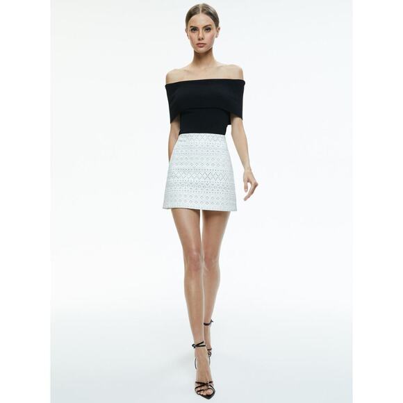 B57 Alice + Olivia Riley Mini Skirt Womens 2 Faux Leather Coquette Swiftie Chic - Picture 1 of 9